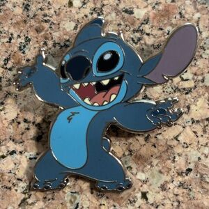 Disney Trading Pin Stitch - Smiling with Arms Out - Lilo and Stitch